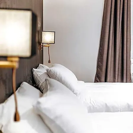 Le Coq Hardi Hotel *